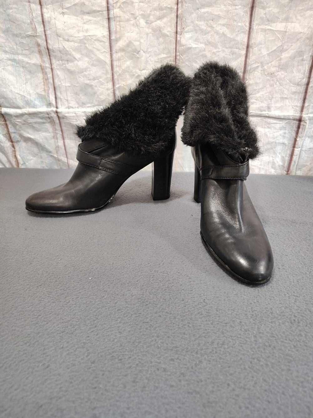 Ladies Size 7M ST JOHN'S BAY Black Short Booties Leather Faux Fur Fold Over Cuff